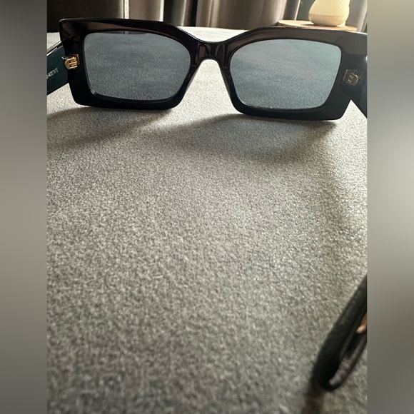 Stella McCartney Sunglasses. Black & gold. Brand new. NO scratches.Case included - Picture 11 of 11